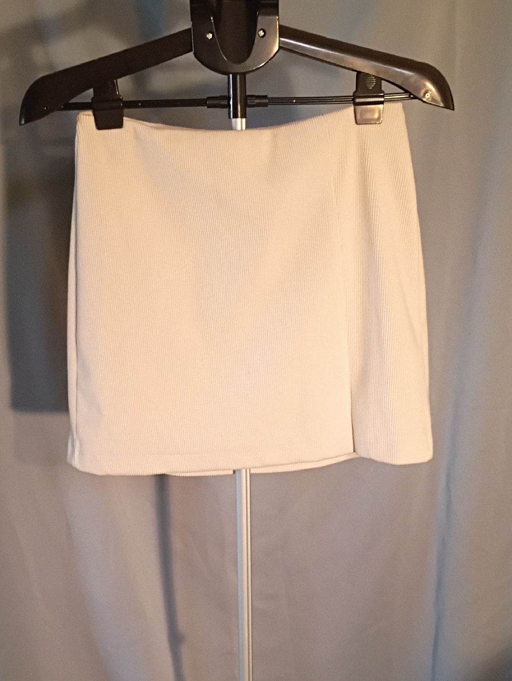 House of Harlow 1960 Cream Ribbed Mini Skirt